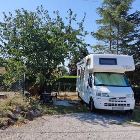 Charmant Camping-Car A La Campagne Labessiere-Candeil Екстериор снимка