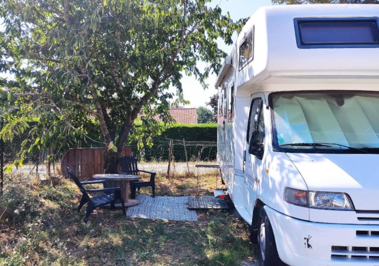 Charmant Camping-Car A La Campagne Labessiere-Candeil Екстериор снимка